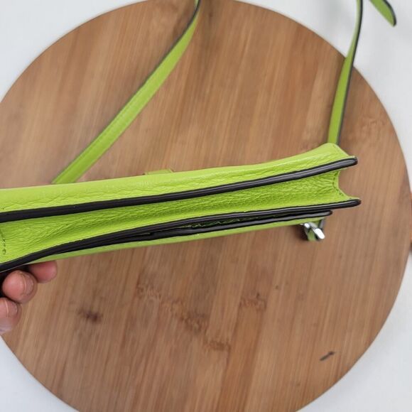 Michael Kors Jet Set Small Pebbled Leather Smartphone Convertible Crossbody Bag - Picture 5 of 16